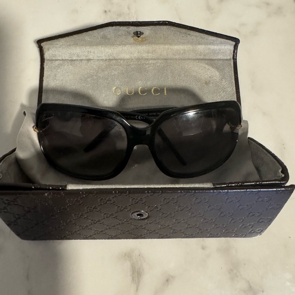 Authentic Gucci sunglasses - Picture 2 of 4